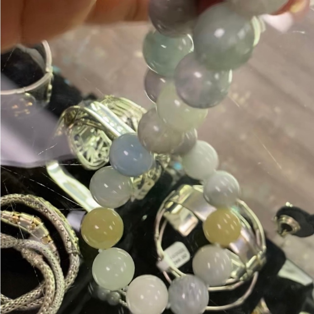 Hand knotted Jade Necklace - Picture 1 of 5